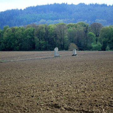 Menhirs de Kernars à Saint-Barthélemy