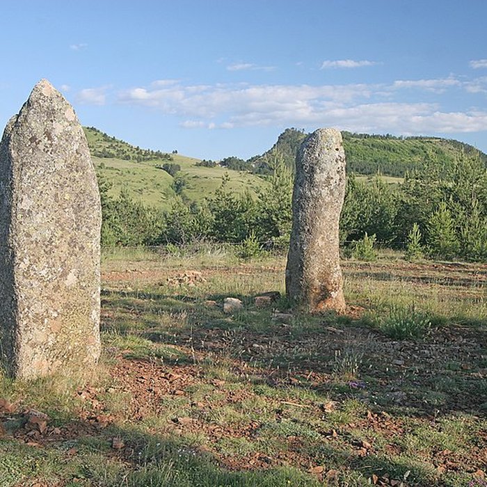 Photo de Trois menhirs, du deuxième groupe dit de la Fage, à 500 m du premier du même nom