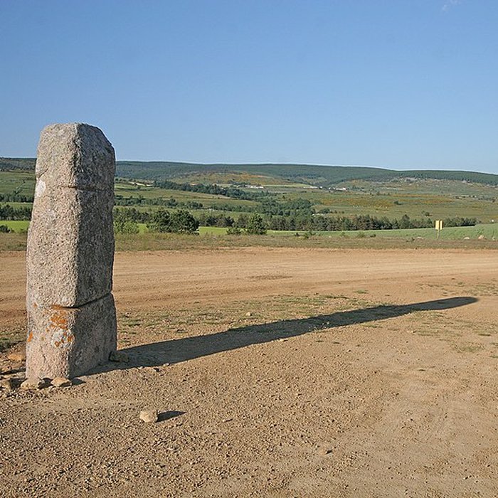 Photo de Trois menhirs, du deuxième groupe dit de la Fage, à 500 m du premier du même nom
