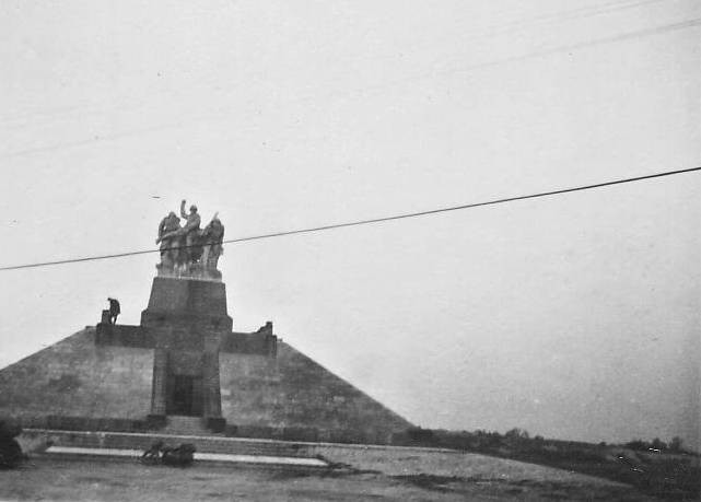 Photo de Monument « Aux Morts des Armées de Champagne » à Sainte-Marie-à-Py