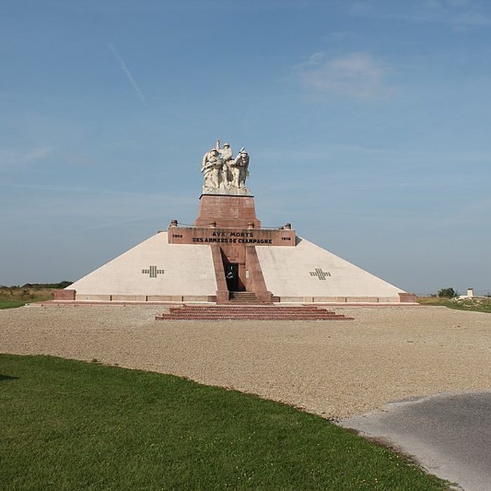 Photo de Monument « Aux Morts des Armées de Champagne » à Sainte-Marie-à-Py