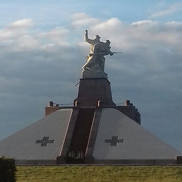 Monument « Aux Morts des Armées de Champagne » à Sainte-Marie-à-Py