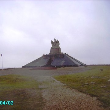 Monument « Aux Morts des Armées de Champagne » à Sainte-Marie-à-Py