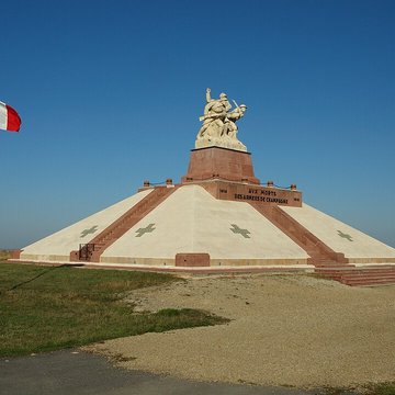 Monument « Aux Morts des Armées de Champagne » à Sainte-Marie-à-Py