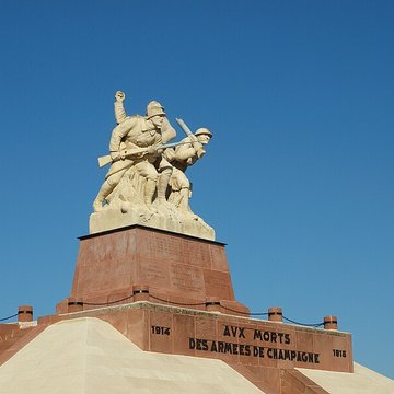 Monument « Aux Morts des Armées de Champagne » à Sainte-Marie-à-Py