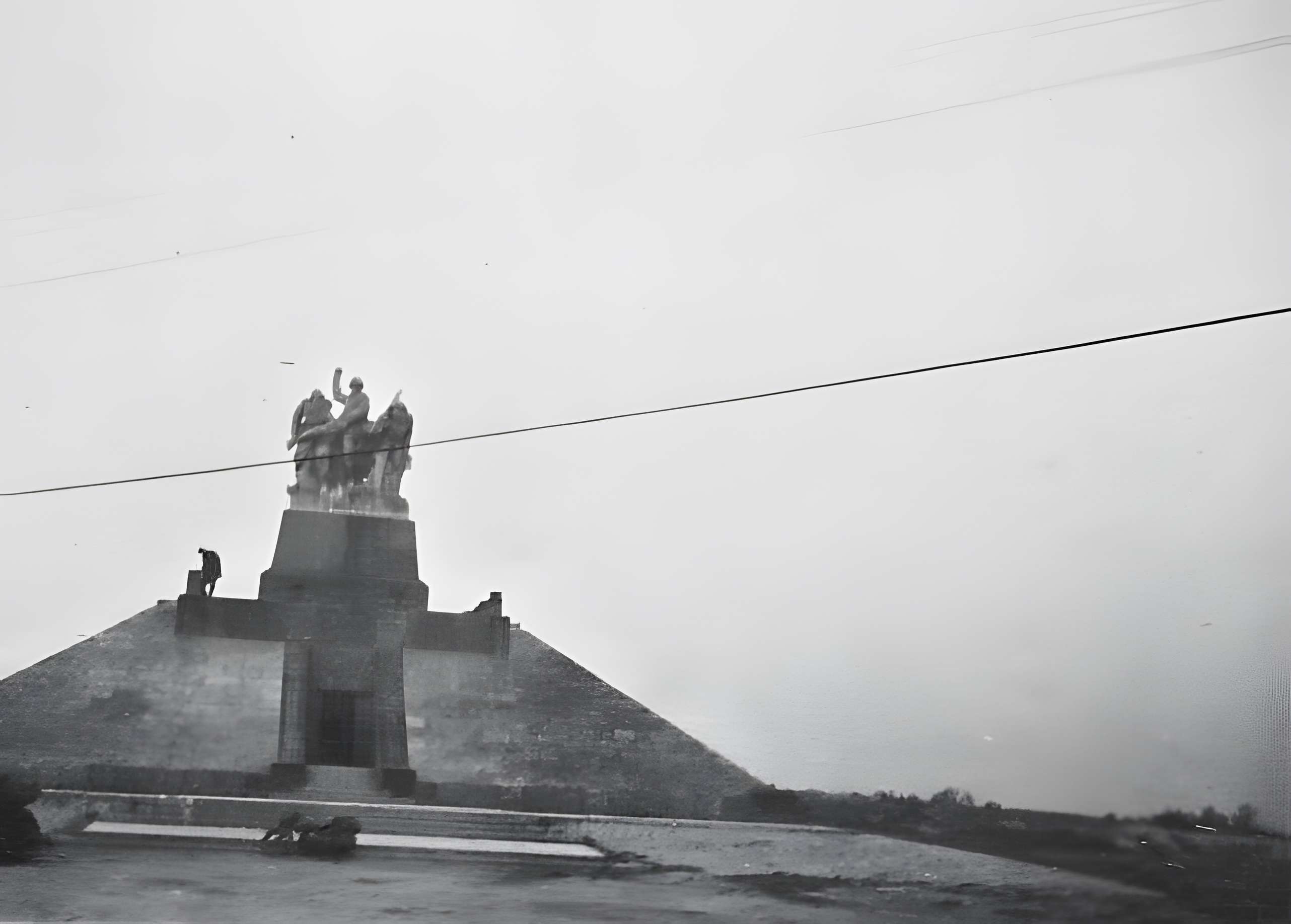 Monument « Aux Morts des Armées de Champagne » à Sainte-Marie-à-Py 