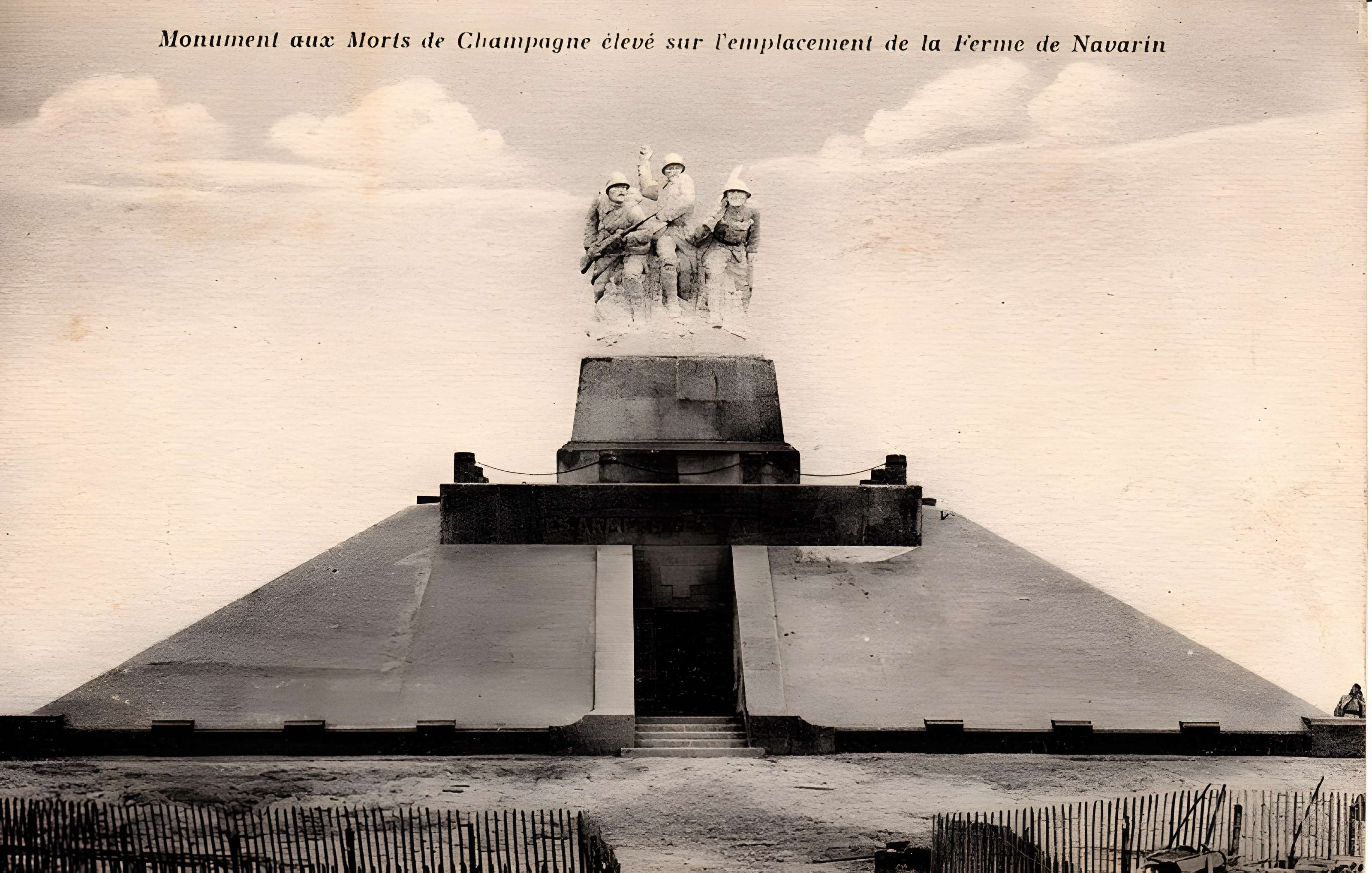Monument « Aux Morts des Armées de Champagne » à Sainte-Marie-à-Py