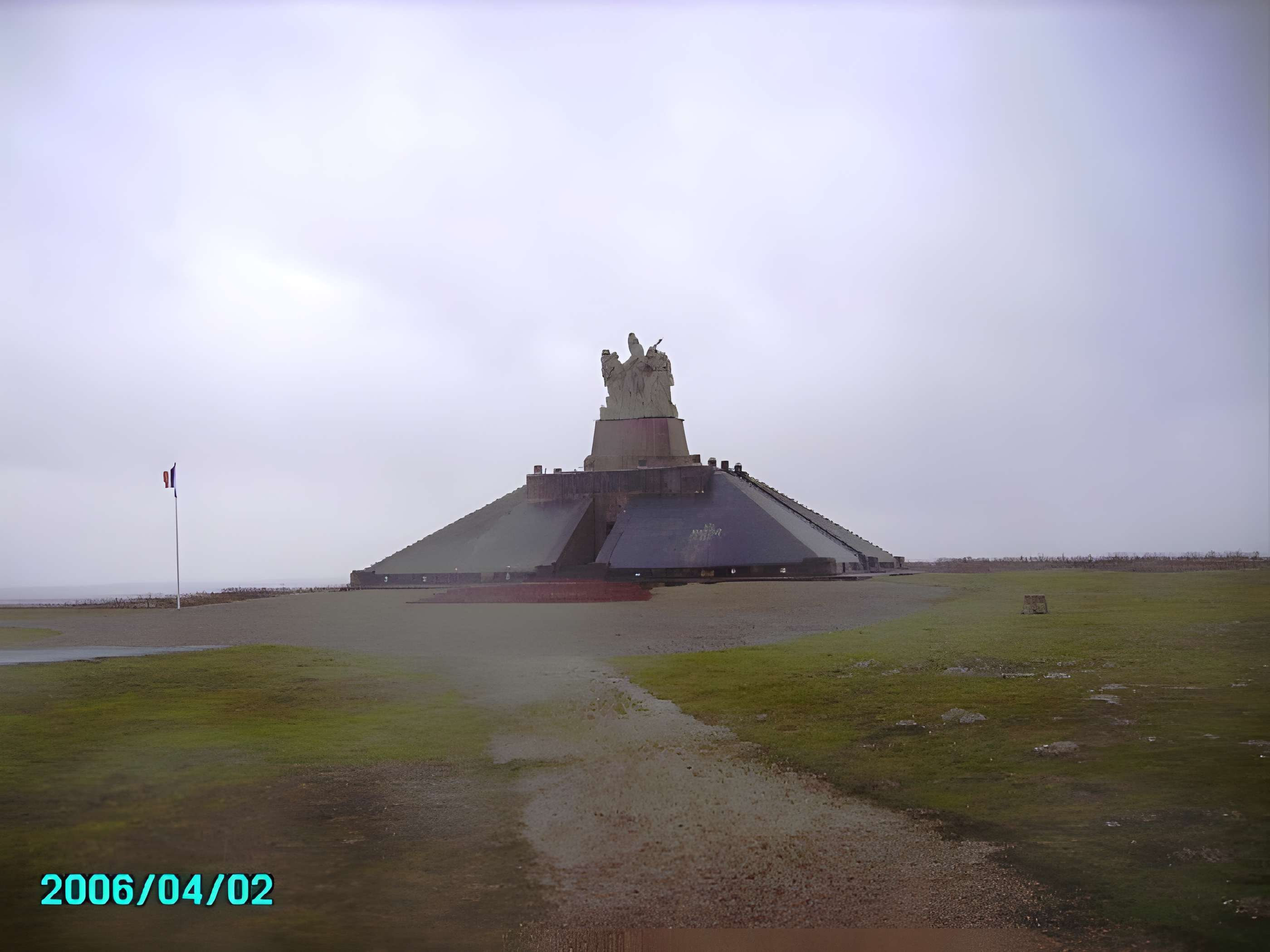 Monument « Aux Morts des Armées de Champagne » à Sainte-Marie-à-Py