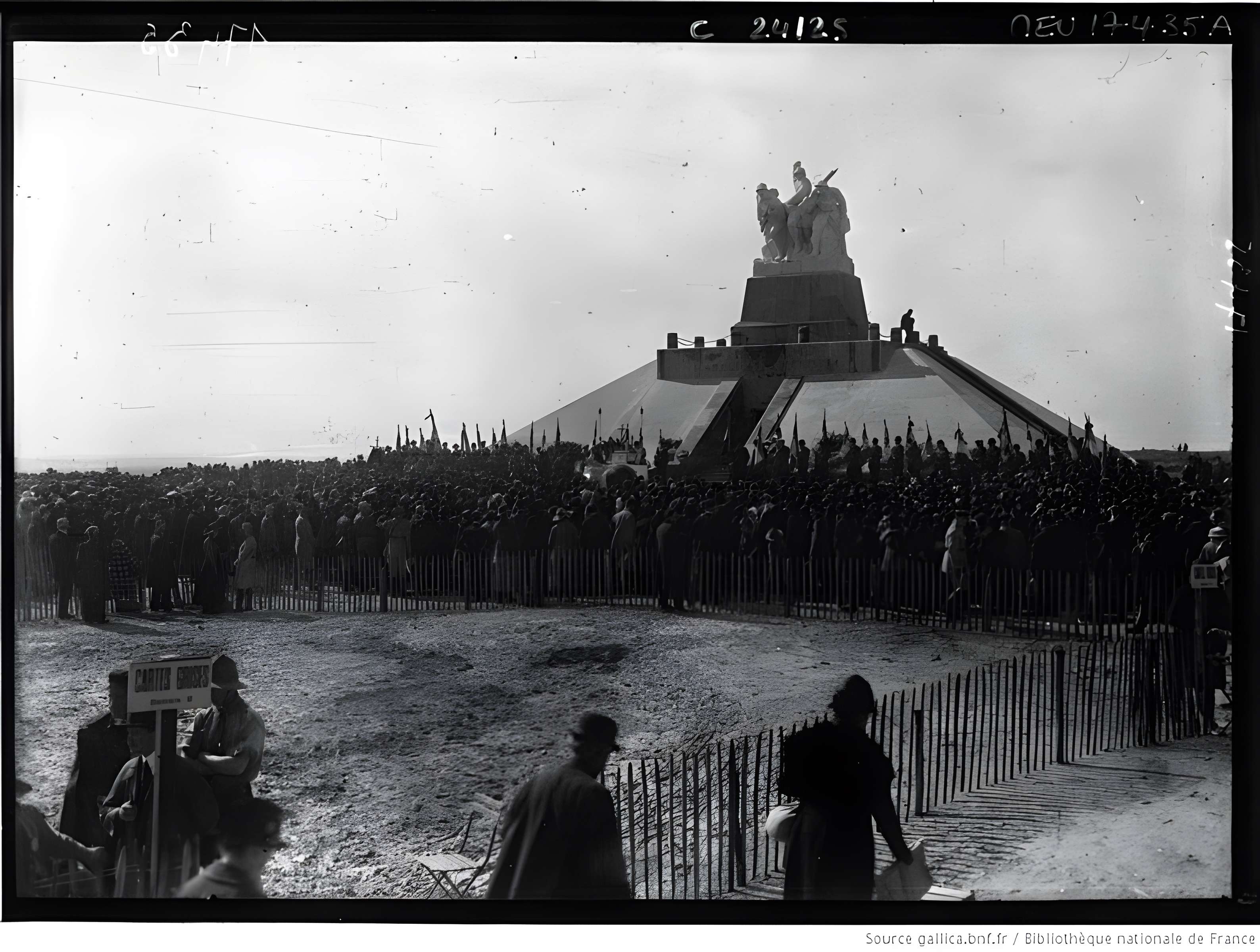 Monument « Aux Morts des Armées de Champagne » à Sainte-Marie-à-Py