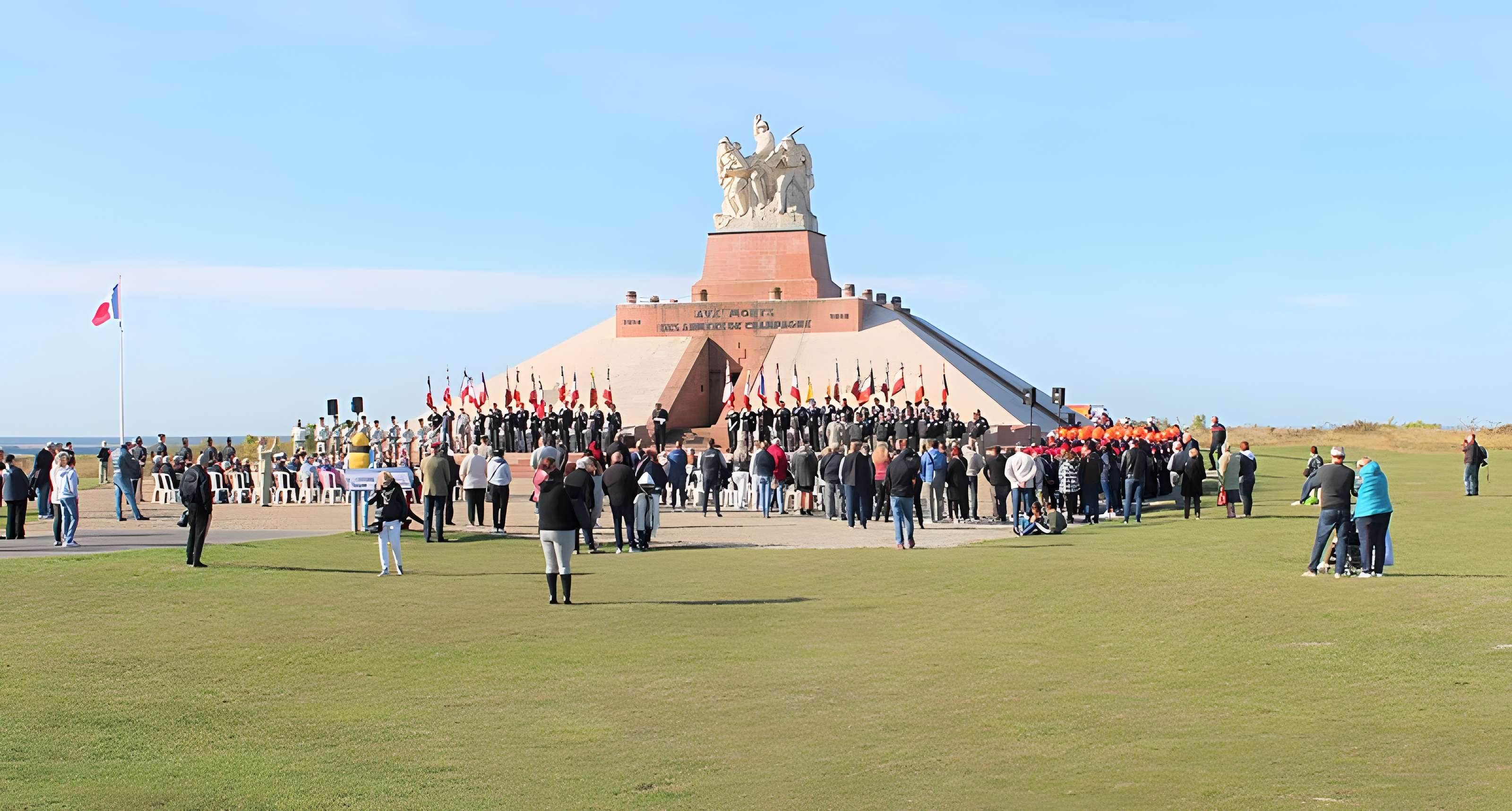 Monument « Aux Morts des Armées de Champagne » à Sainte-Marie-à-Py