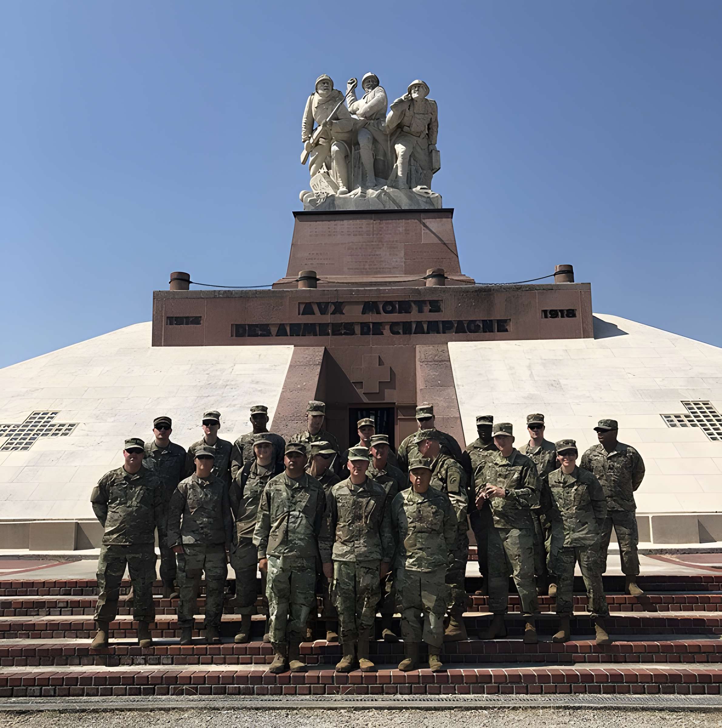 Monument « Aux Morts des Armées de Champagne » à Sainte-Marie-à-Py