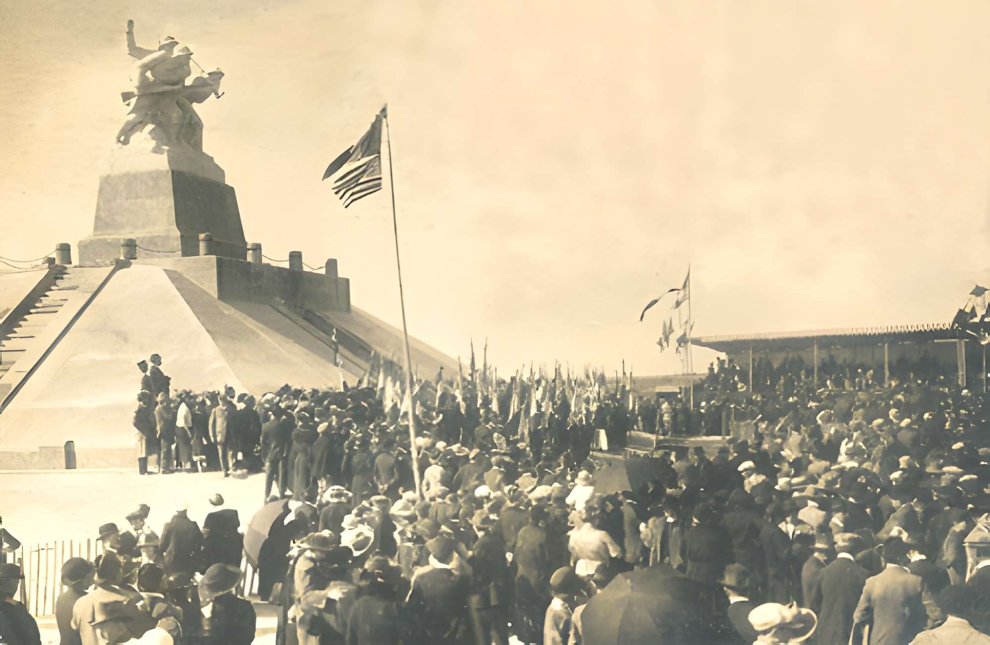 Monument « Aux Morts des Armées de Champagne » à Sainte-Marie-à-Py
