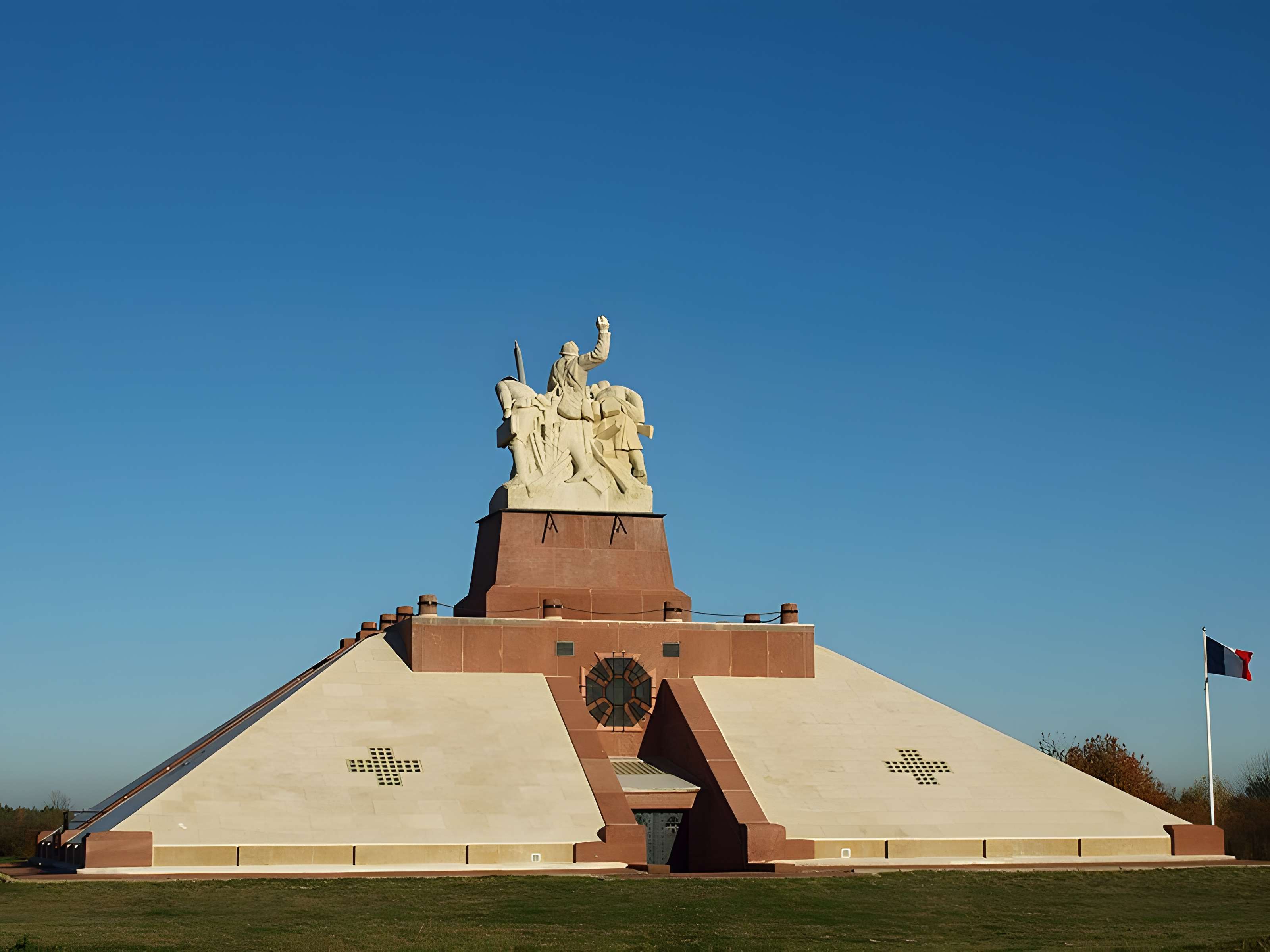 Monument « Aux Morts des Armées de Champagne » à Sainte-Marie-à-Py