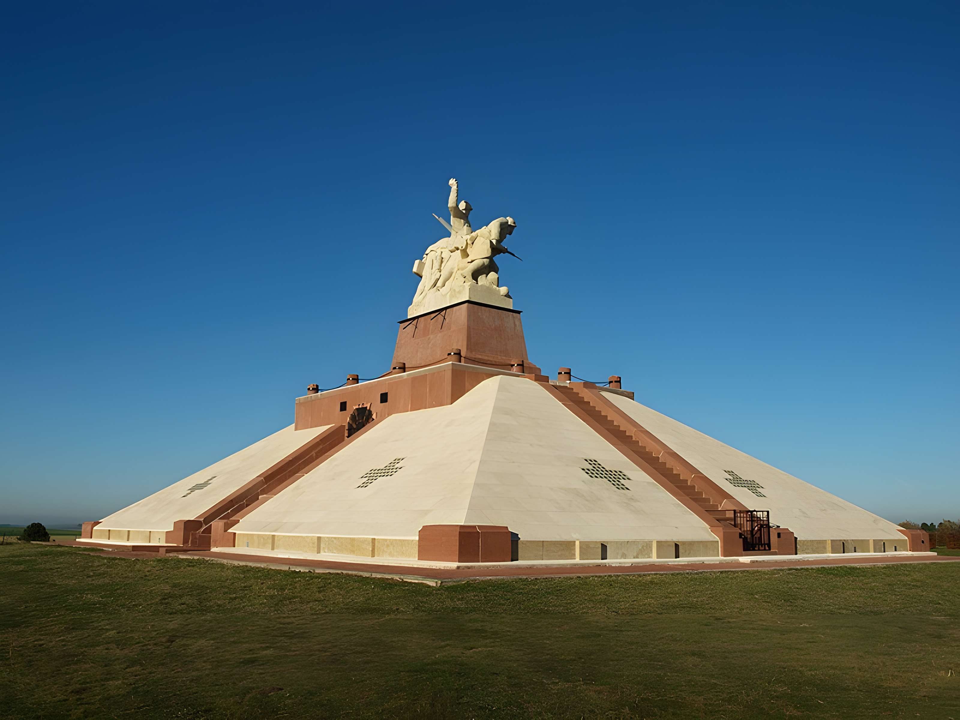 Monument « Aux Morts des Armées de Champagne » à Sainte-Marie-à-Py