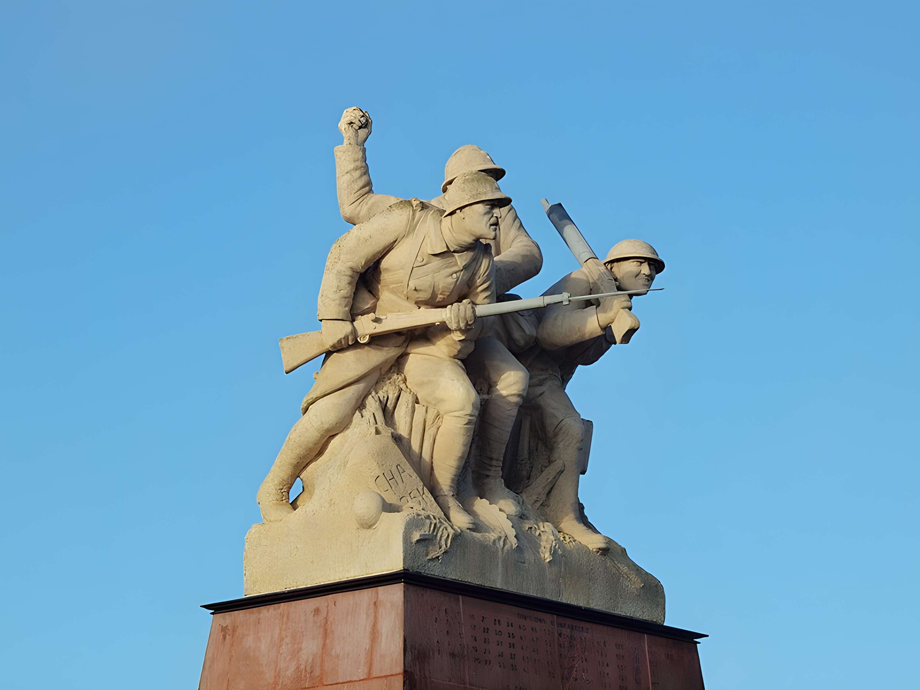 Monument « Aux Morts des Armées de Champagne » à Sainte-Marie-à-Py