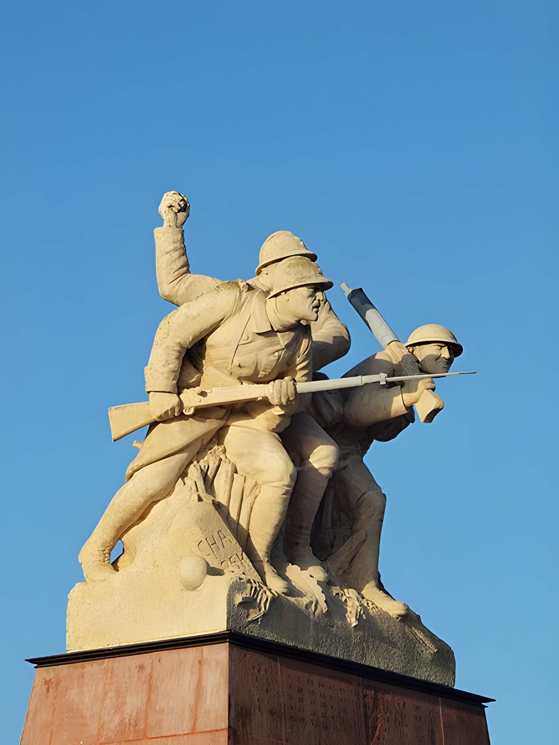 Monument « Aux Morts des Armées de Champagne » à Sainte-Marie-à-Py