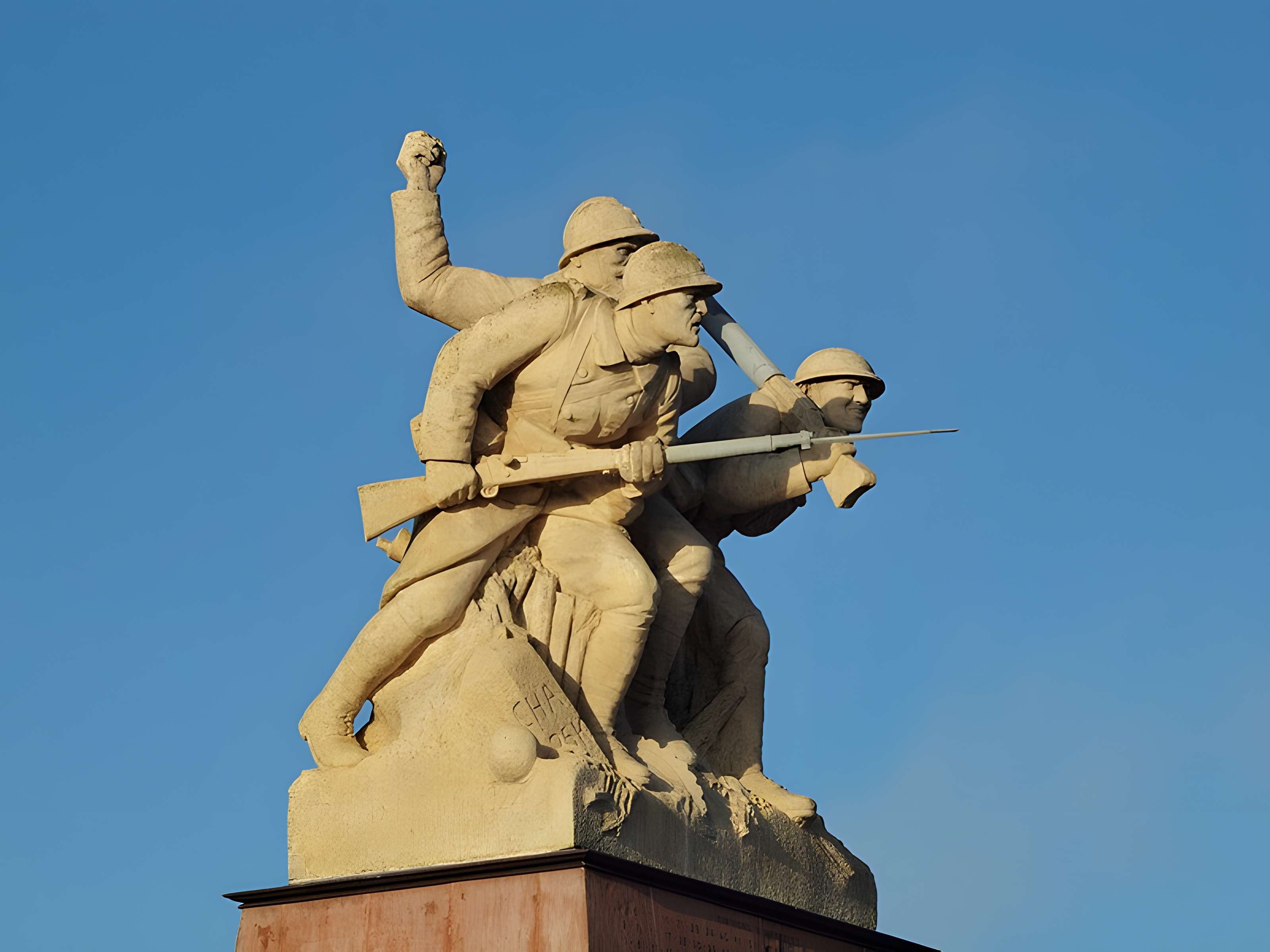 Monument « Aux Morts des Armées de Champagne » à Sainte-Marie-à-Py
