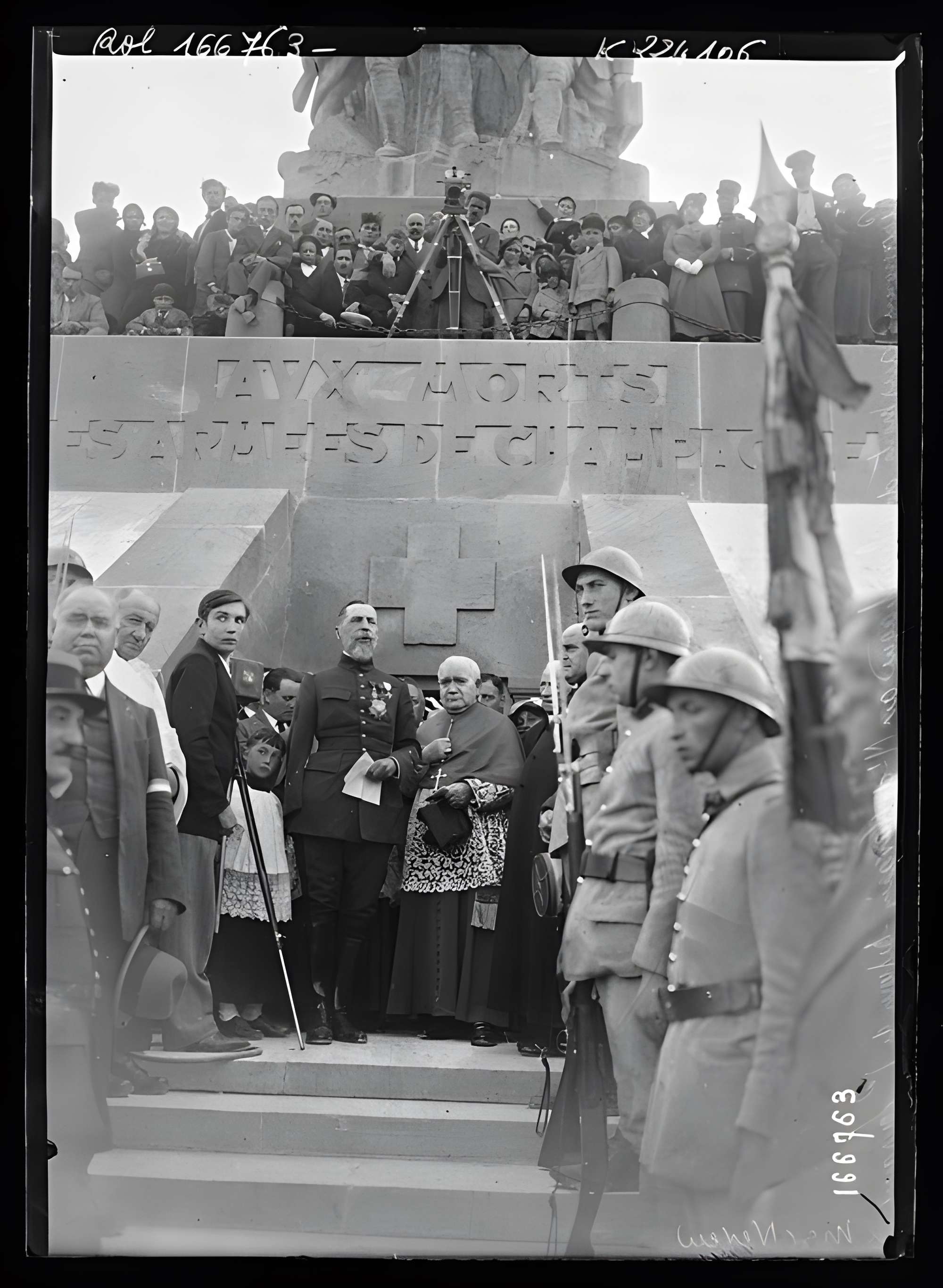 Monument « Aux Morts des Armées de Champagne » à Sainte-Marie-à-Py