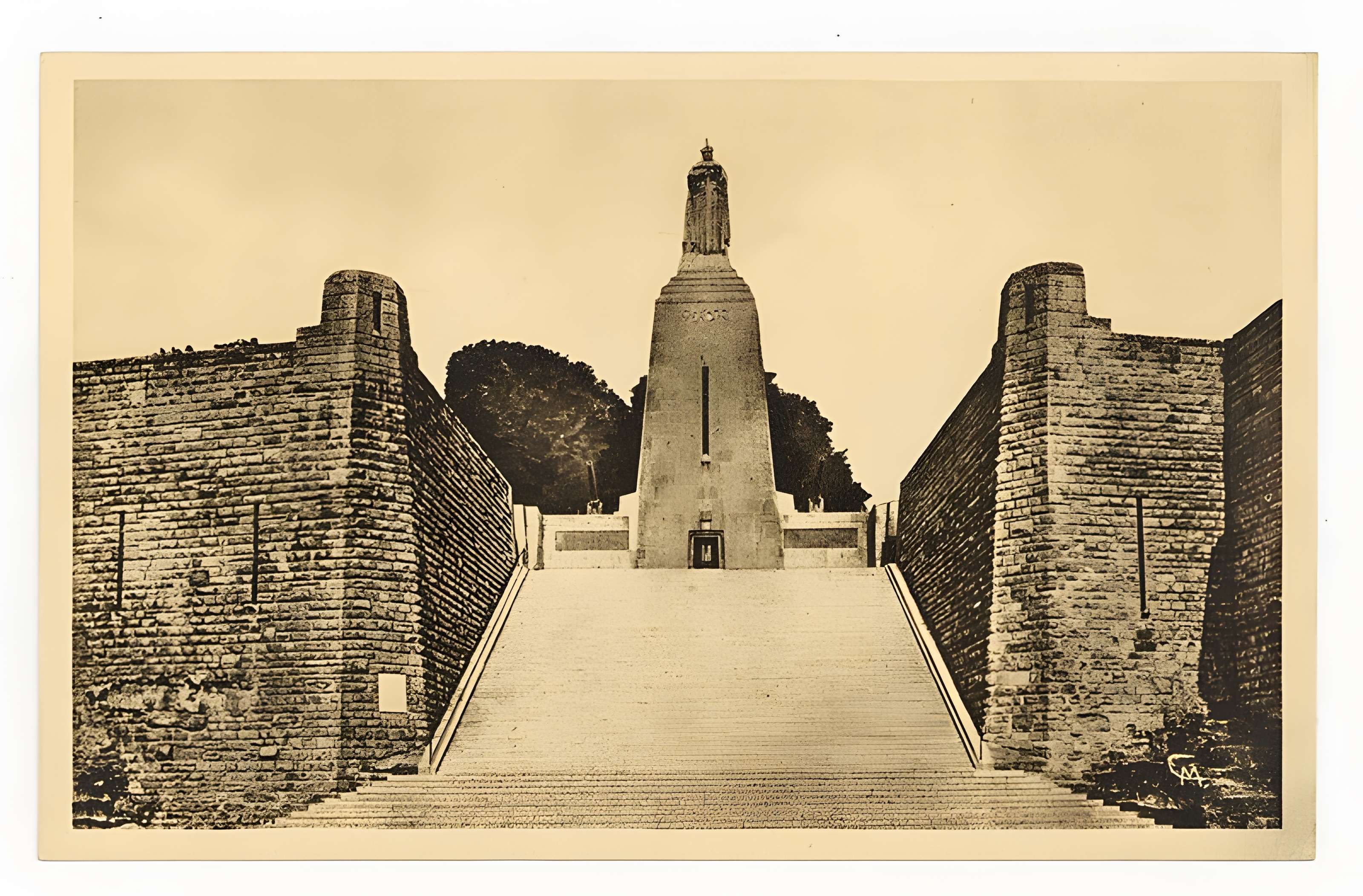 Monument à la Victoire et aux Soldats à Verdun