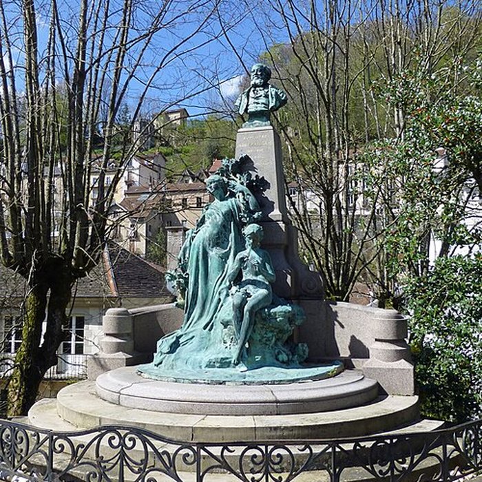 Photo de Monument au peintre Louis Français de Plombières-les-Bains