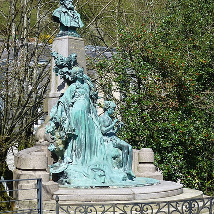 Photo de Monument au peintre Louis Français de Plombières-les-Bains