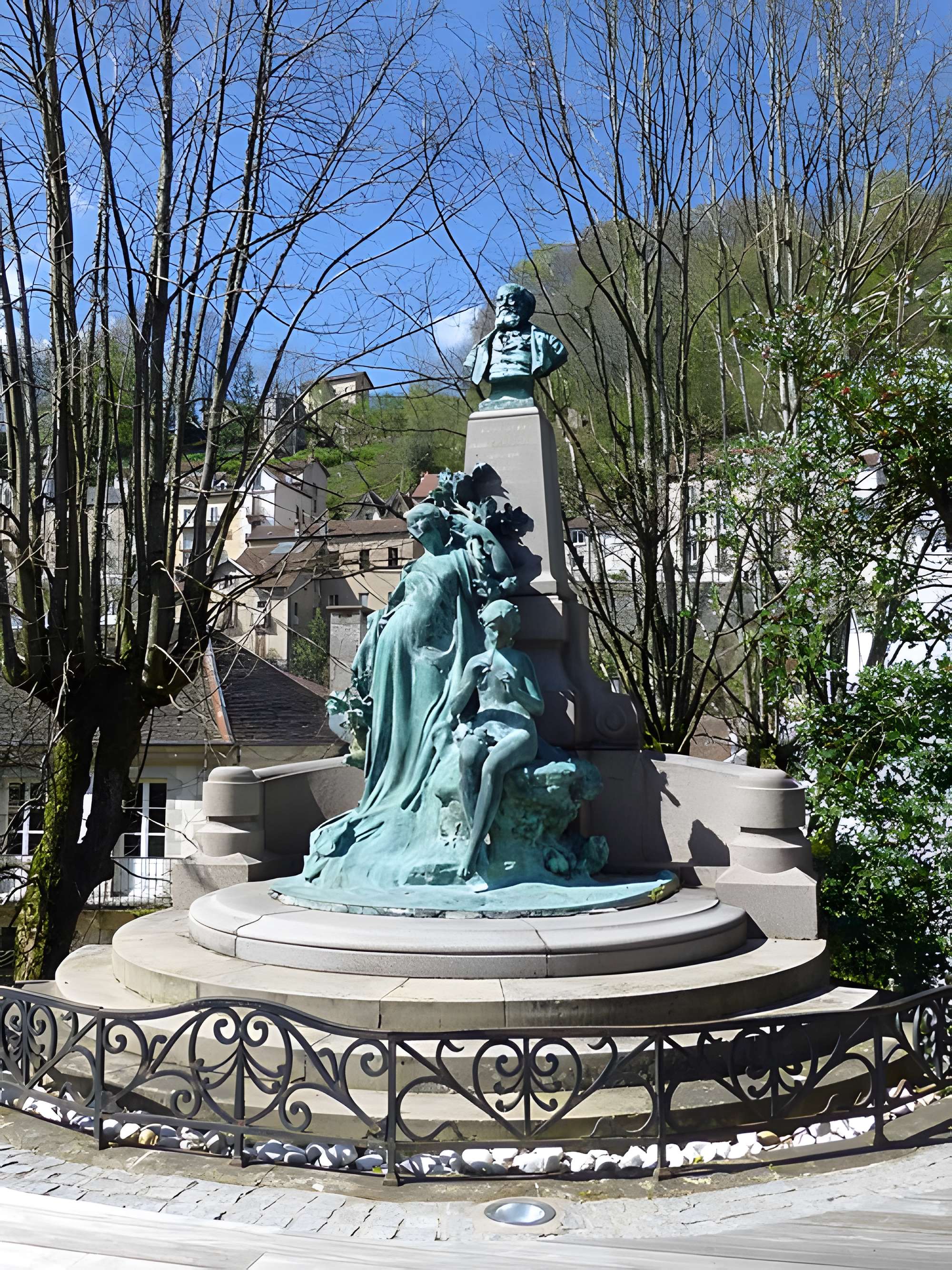Monument au peintre Louis Français de Plombières-les-Bains