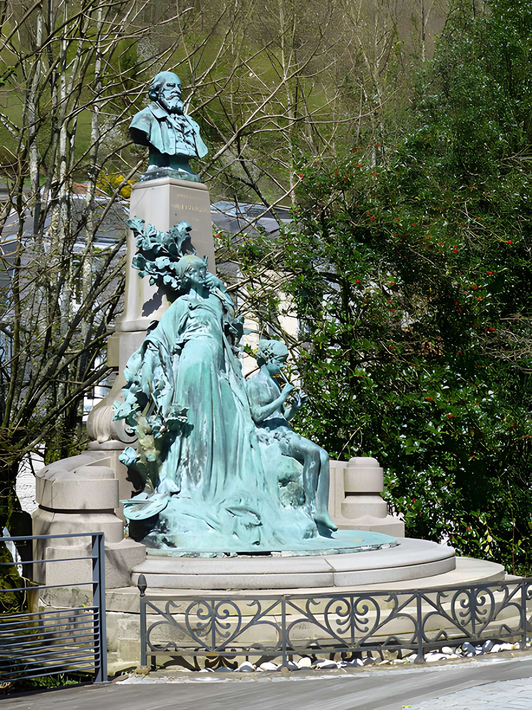 Monument au peintre Louis Français de Plombières-les-Bains