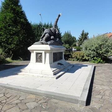 Monument au soldat Marche à Bully-les-Mines