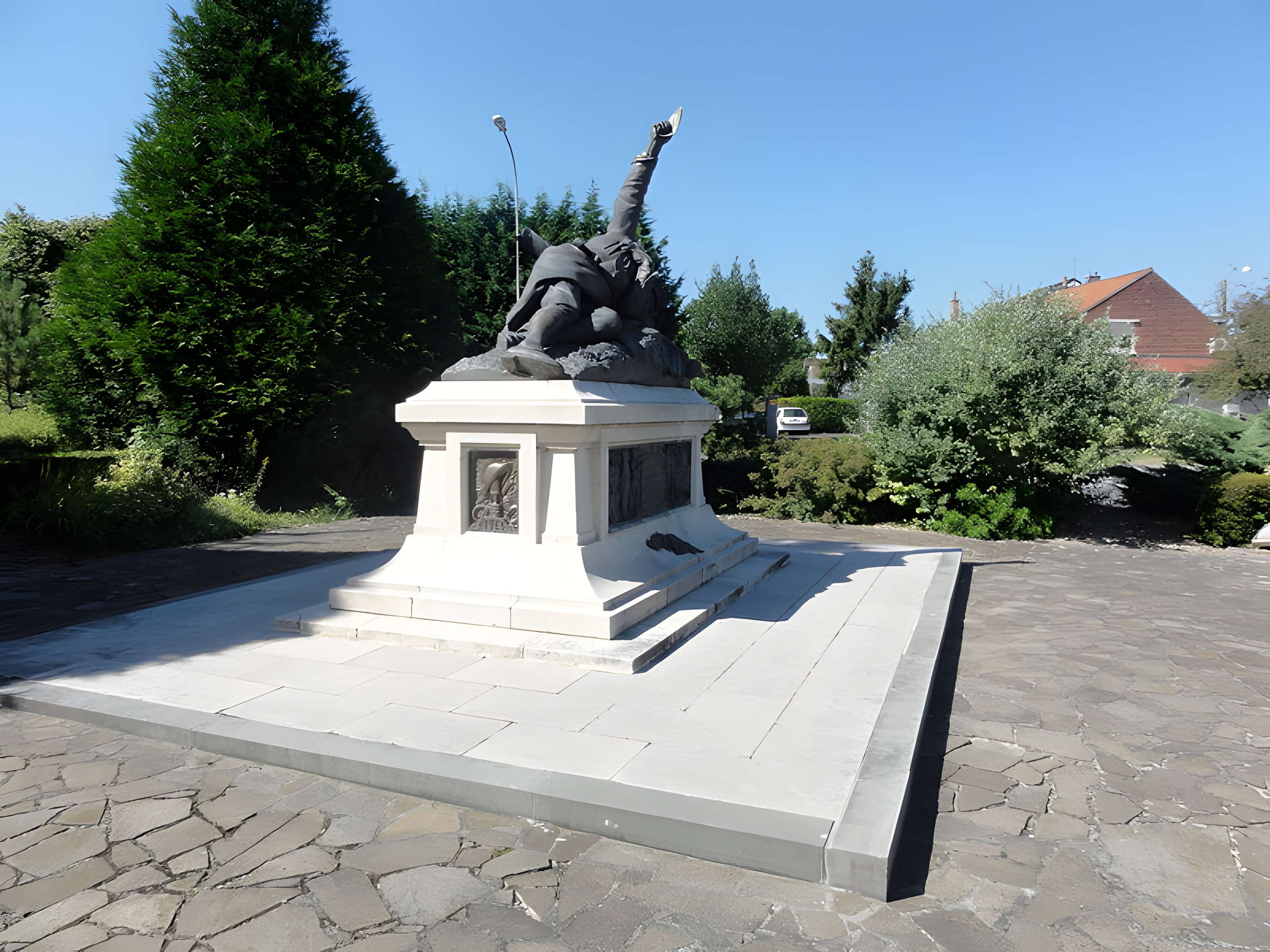 Monument au soldat Marche à Bully-les-Mines