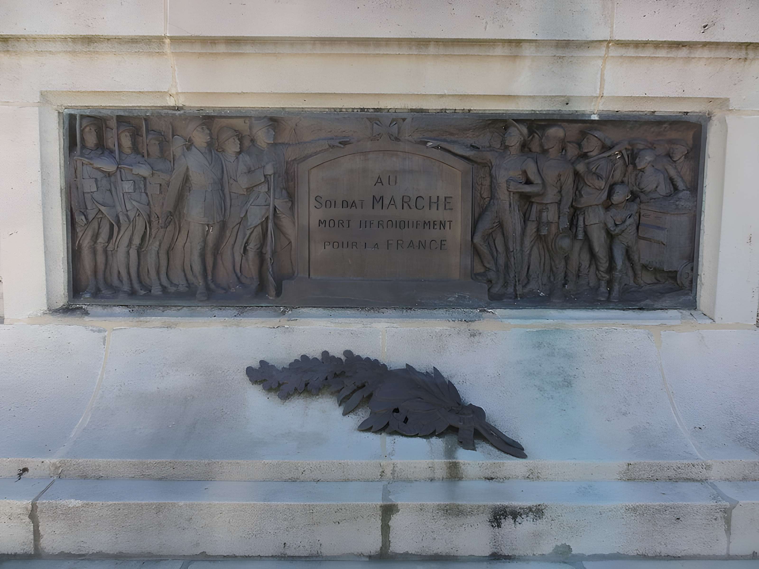 Monument au soldat Marche à Bully-les-Mines