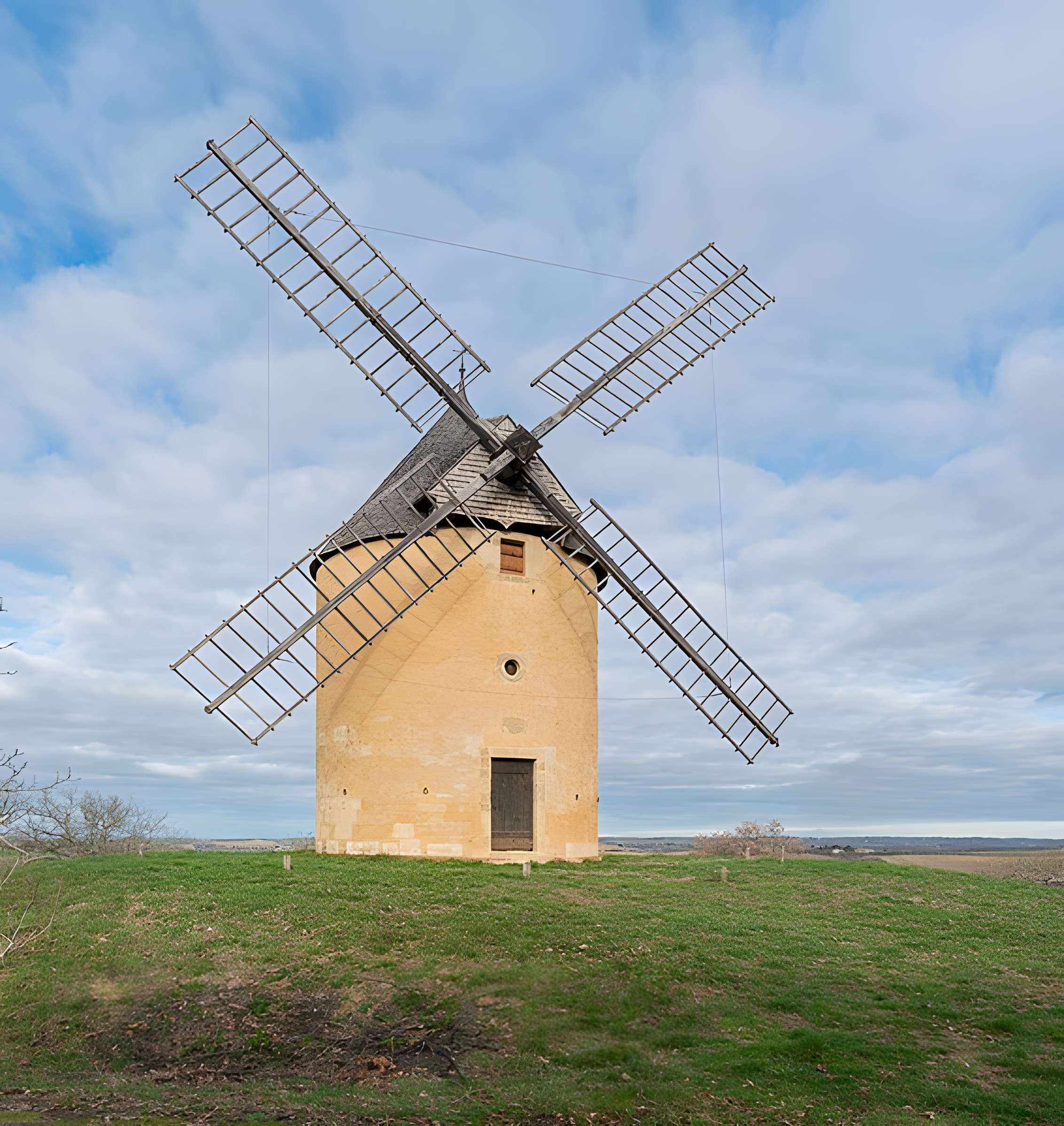 Moulin à vent de Gensac à Montpézat