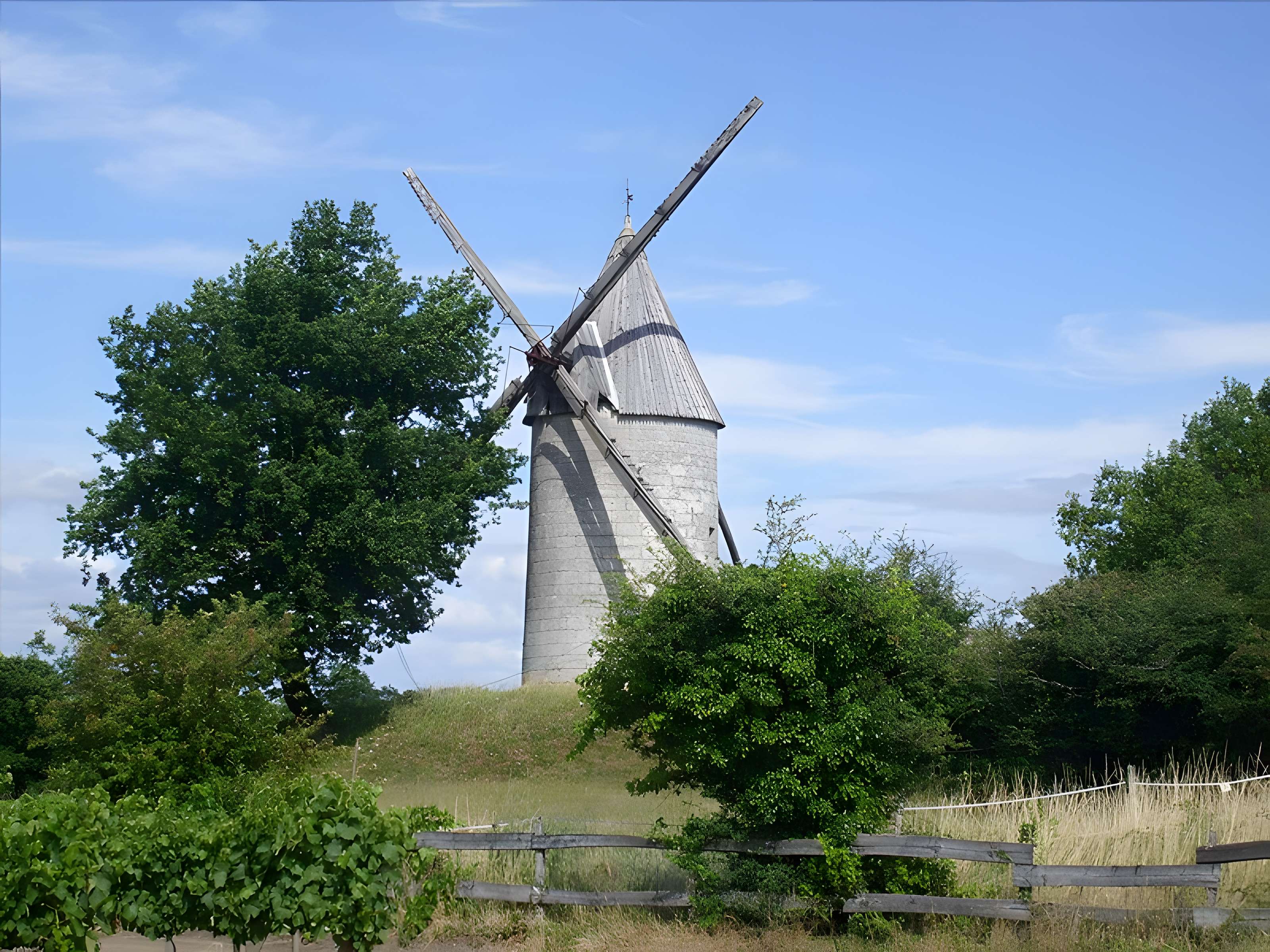 Moulin à vent de la Croix à Saint-Thomas-de-Conac