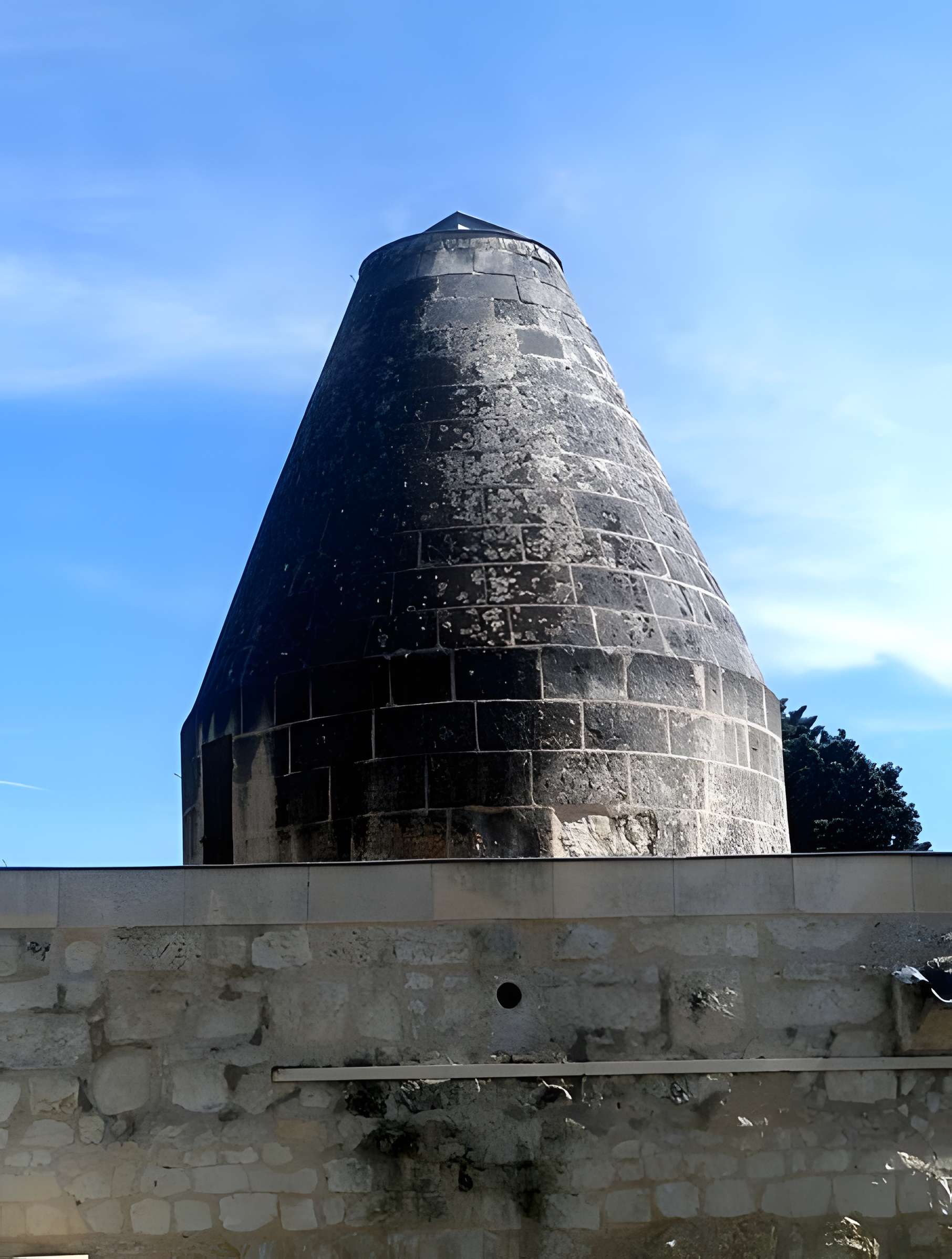 Moulin-cavier du Puits-Saint-Michel à Candes-Saint-Martin 
