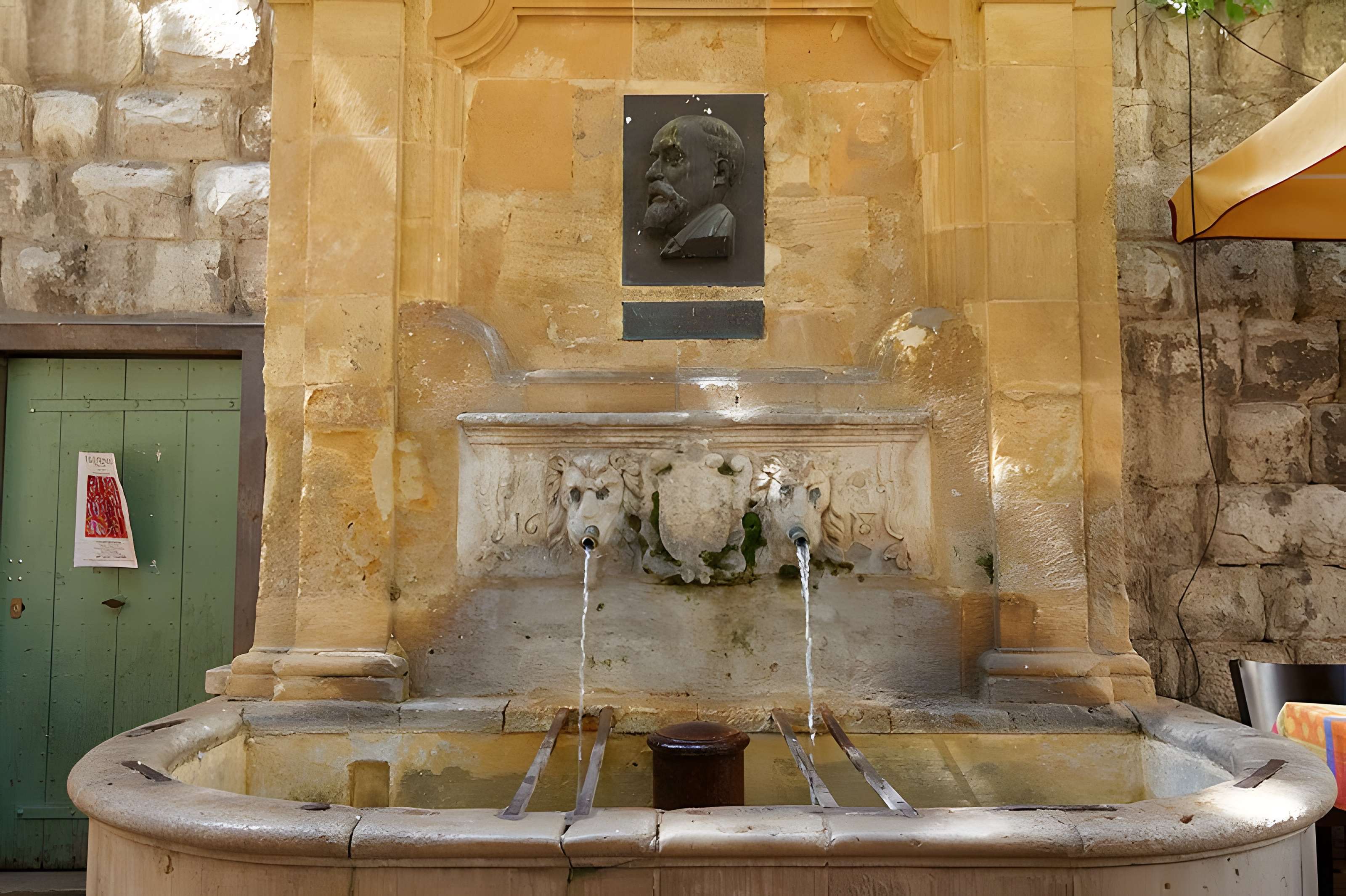 Mur romain, Rue Gaston-de-Saporta à Aix-en-Provence