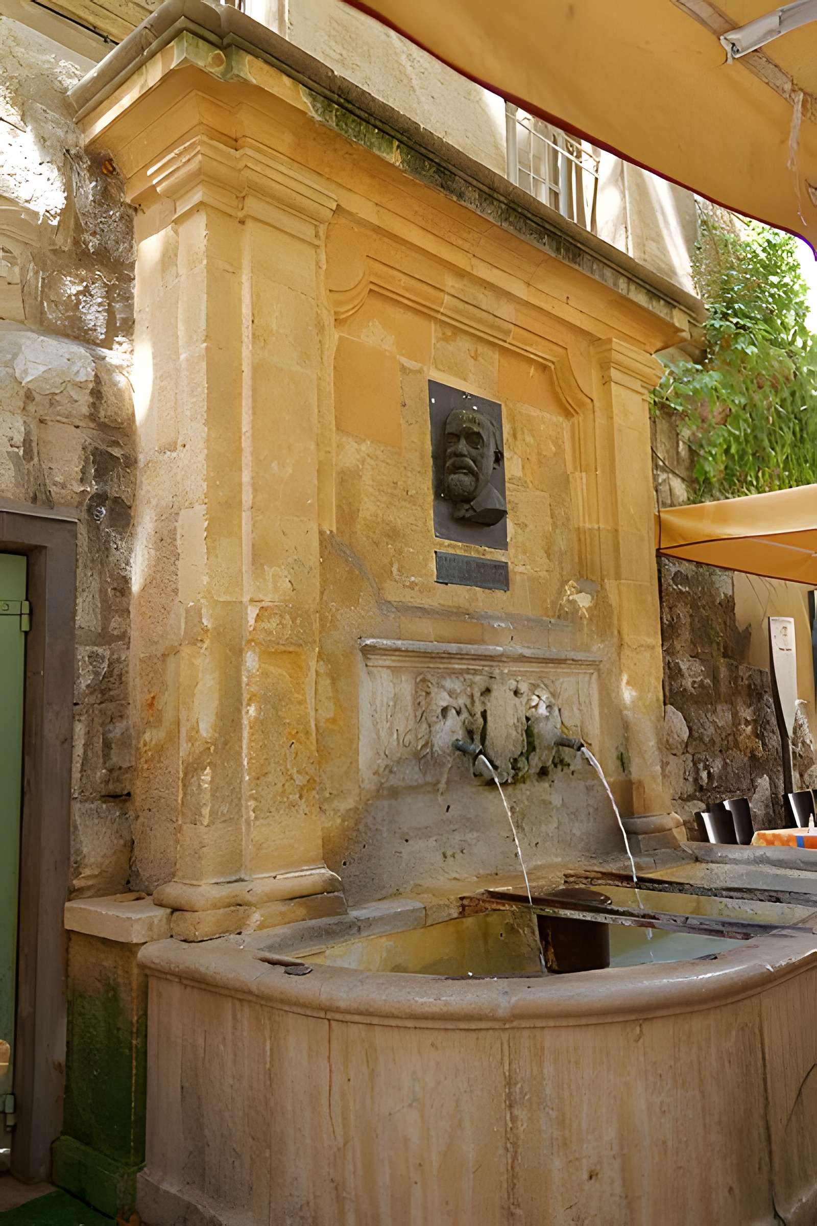 Mur romain, Rue Gaston-de-Saporta à Aix-en-Provence