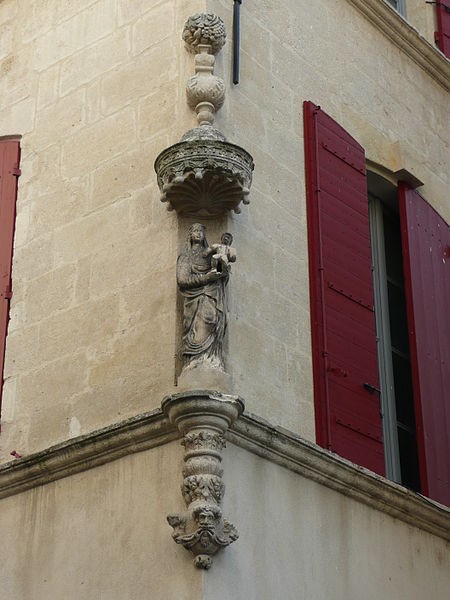 Photo de Niche avec statue à Beaucaire Rue Barbès