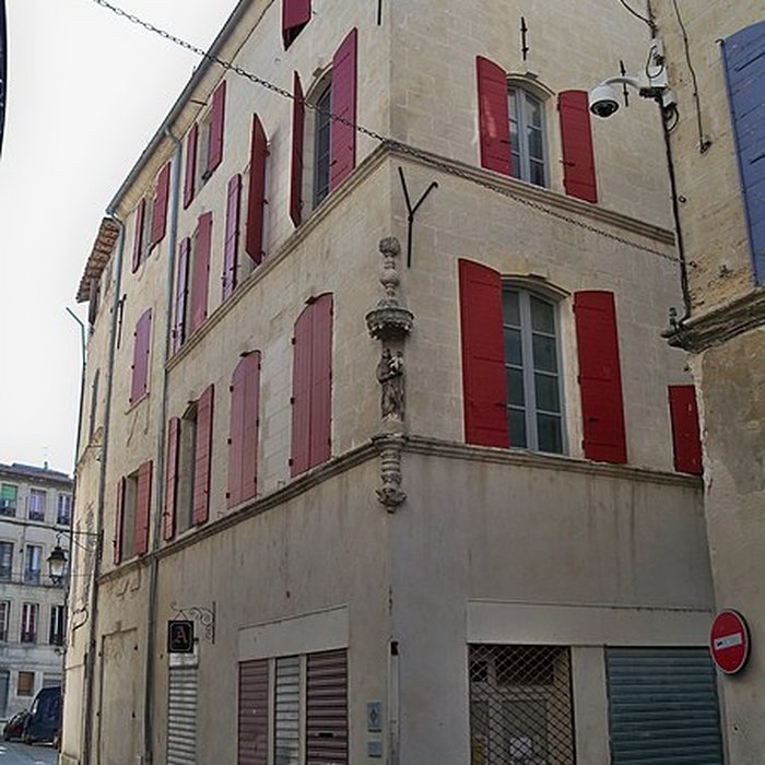 Photo de Niche avec statue à Beaucaire Rue Barbès