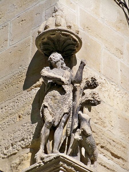 Photo de Niche avec statue à Beaucaire Rue des Trois-Pigeons