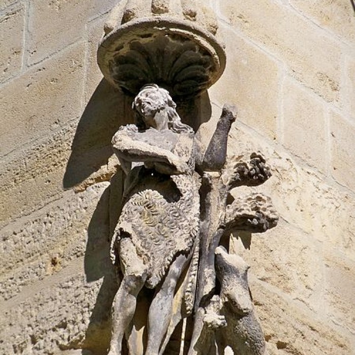 Photo de Niche avec statue à Beaucaire Rue des Trois-Pigeons