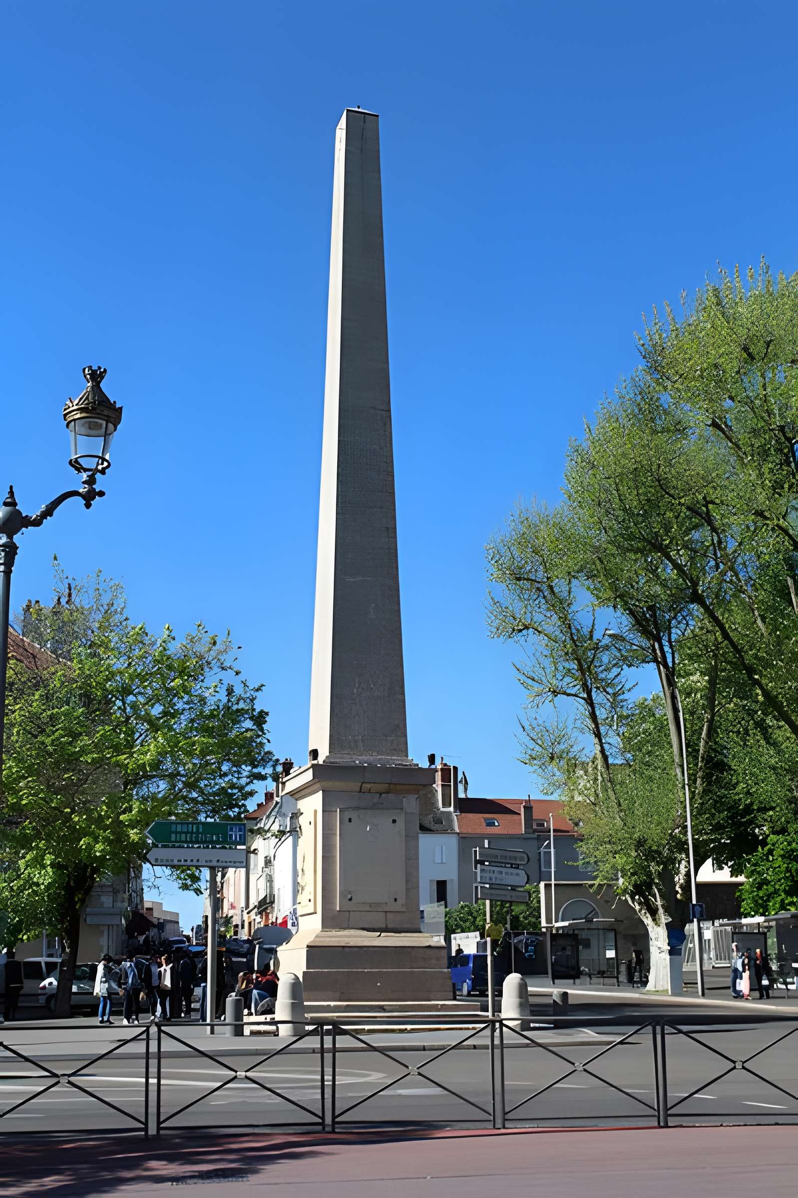 Obélisque commémoratif de Chalon-sur-Saône