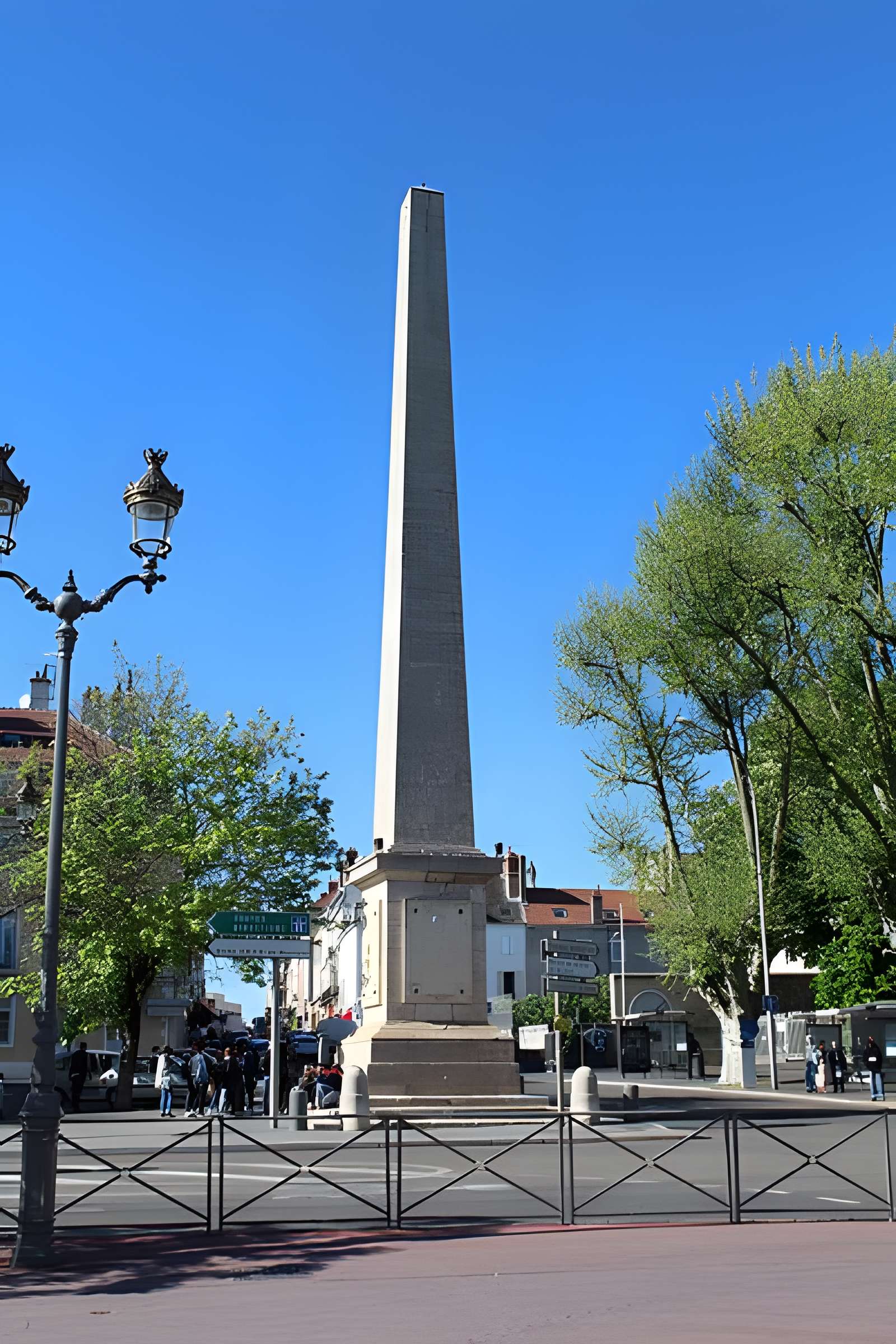 Obélisque commémoratif de Chalon-sur-Saône