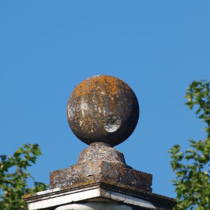 Photo de Colonne érigée en souvenir de la première rencontre de Louis XV et Marie Leczinska le 4 septembre 1725