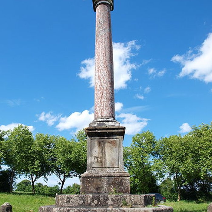 Photo de Colonne érigée en souvenir de la première rencontre de Louis XV et Marie Leczinska le 4 septembre 1725