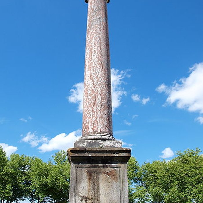 Photo de Colonne érigée en souvenir de la première rencontre de Louis XV et Marie Leczinska le 4 septembre 1725