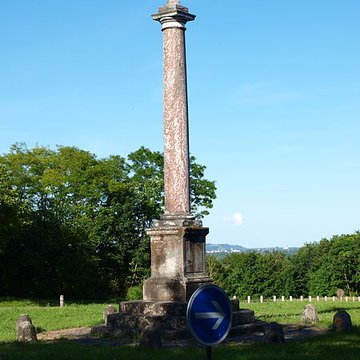 Colonne érigée en souvenir de la première rencontre de Louis XV et Marie Leczinska le 4 septembre 1725