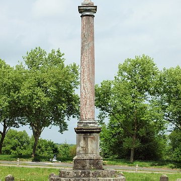 Colonne érigée en souvenir de la première rencontre de Louis XV et Marie Leczinska le 4 septembre 1725