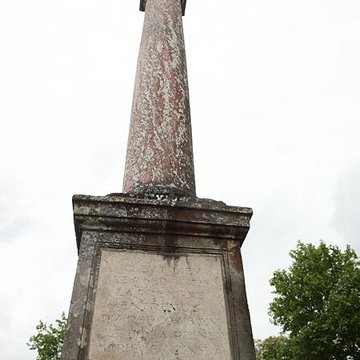 Colonne érigée en souvenir de la première rencontre de Louis XV et Marie Leczinska le 4 septembre 1725