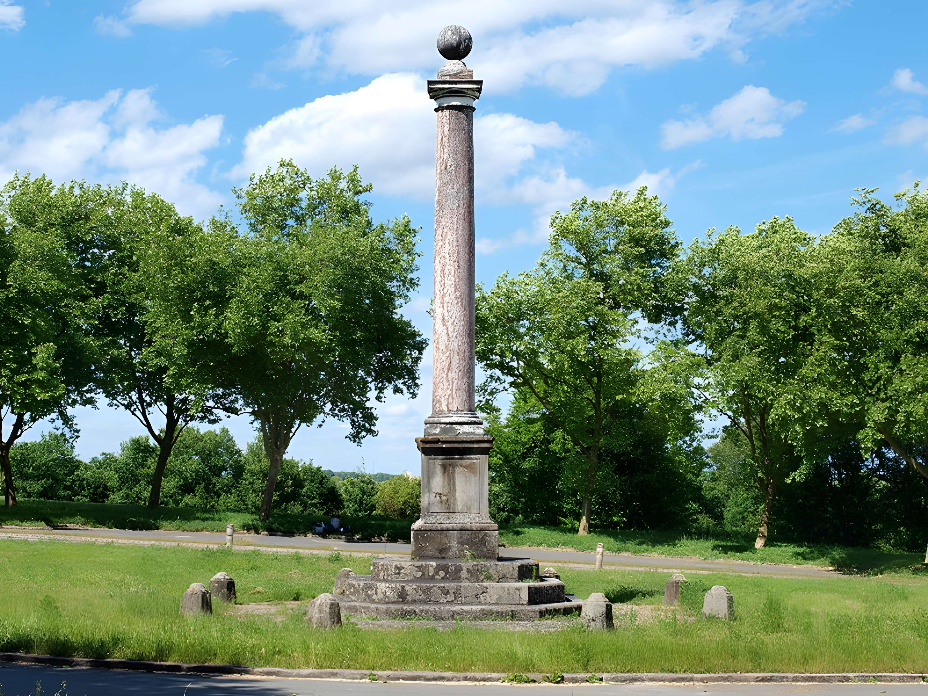 Obélisque de la Reine à La Grande-Paroisse 