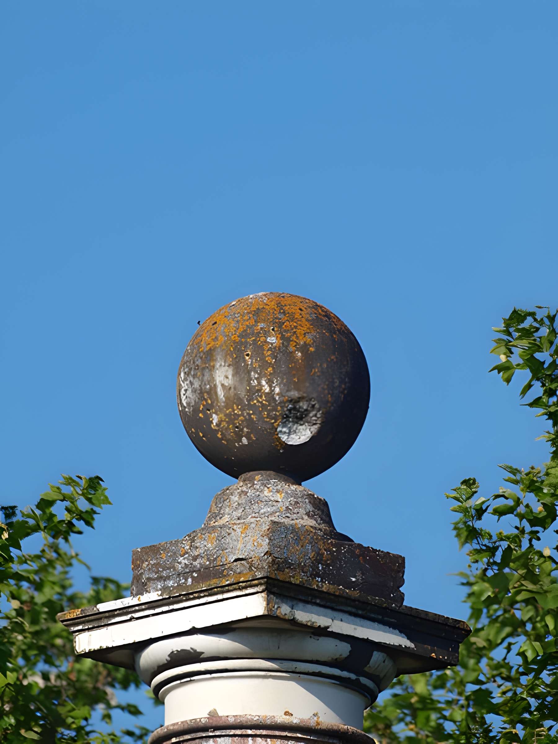 Colonne érigée en souvenir de la première rencontre de Louis XV et Marie Leczinska le 4 septembre 1725
