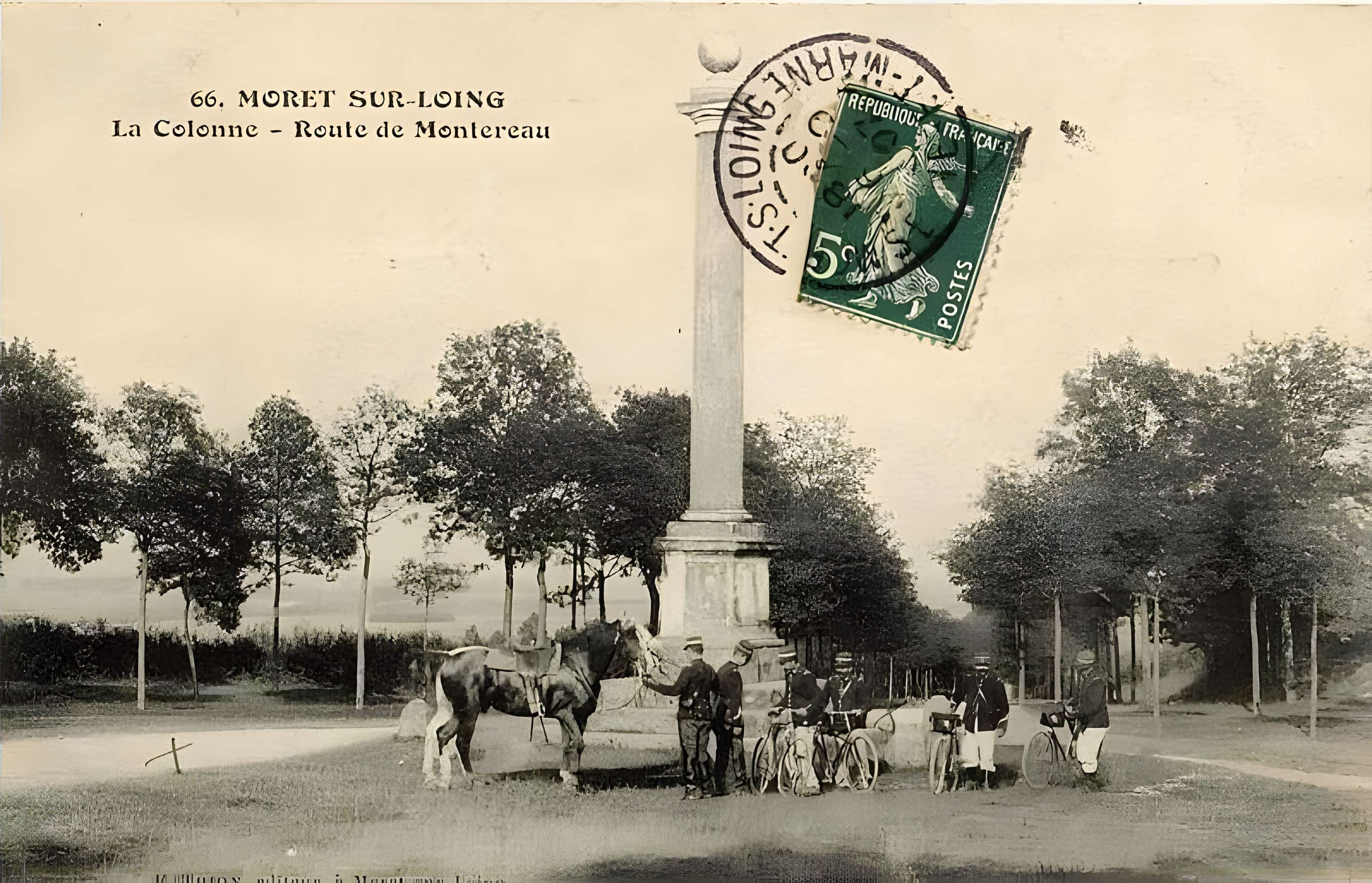Colonne érigée en souvenir de la première rencontre de Louis XV et Marie Leczinska le 4 septembre 1725